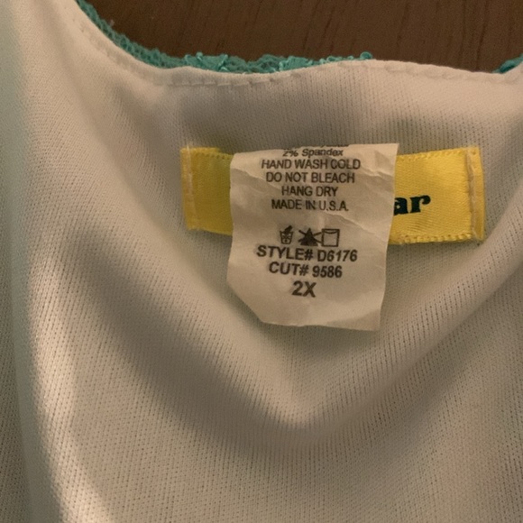 Lace dress - Picture 3 of 4